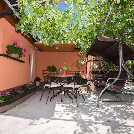 Mit Garten- Grill Und Terrasse By Interhome *