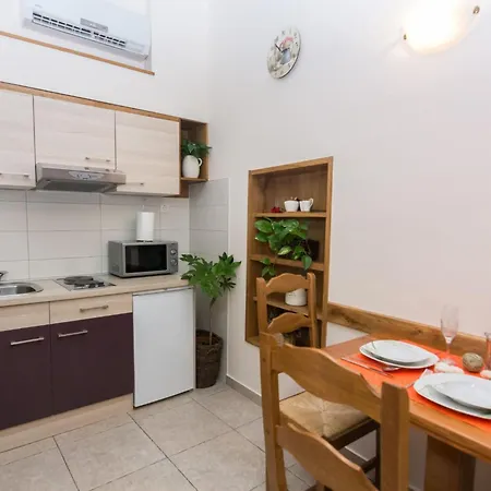 Mit Garten- Grill Und Terrasse By Interhome