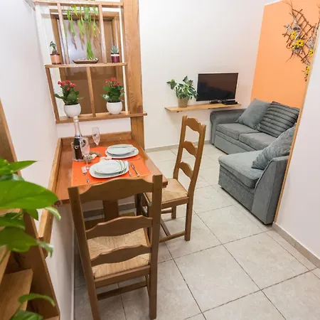 Mit Garten- Grill Und Terrasse By Interhome מטולי