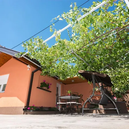 בית נופש Mit Garten- Grill Und Terrasse By Interhome