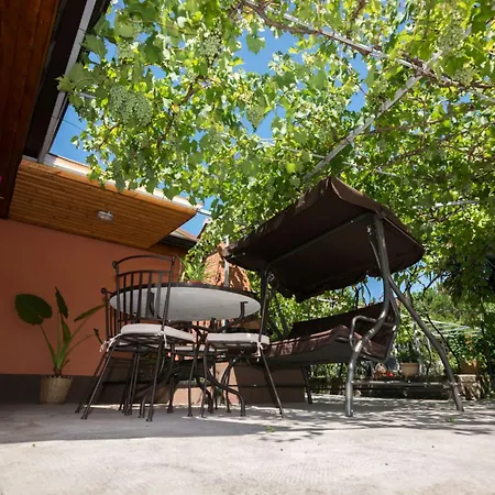 Mit Garten- Grill Und Terrasse By Interhome * מטולי
