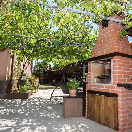 Mit Garten- Grill Und Terrasse By Interhome *