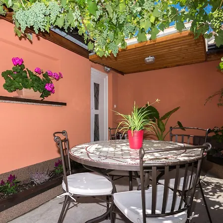 Mit Garten- Grill Und Terrasse By Interhome Vakantiehuis
