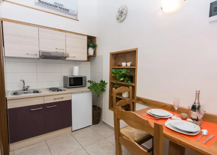 Mit Garten- Grill Und Terrasse By Interhome